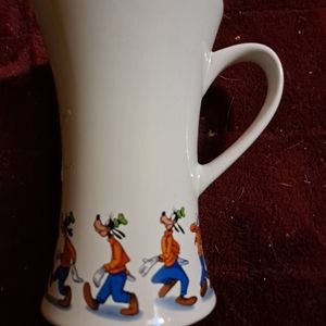 Disney Store- Goofy Slipping On Banana Peel Coffee